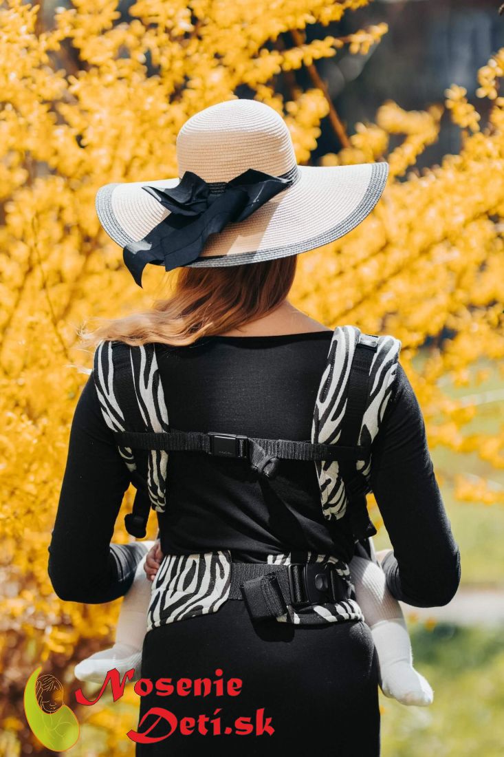 Be Lenka 4ever Neo Zebra Black And White nosič pre deti