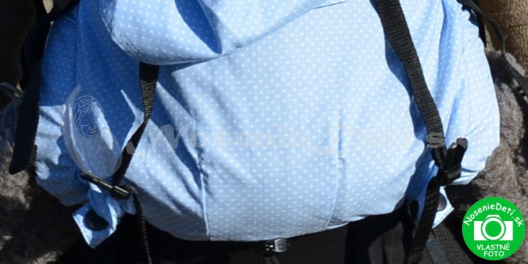 Ergonomický nosič Kibi modré s bodkami