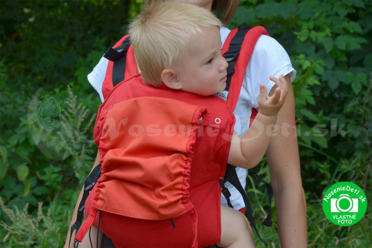 Pri dojčení žiaden strach - ergonomický nosič sa prispôsobí potebám Vášho dieťatka, ľahko ho nadojčíte vo vertikálnej polohe. 