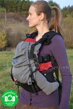 Výška nosiča Kibi Čiernobiely sa dá regulovať, chrbtovú opierku je možné posúvať dohora po ramenných popruhoch a tak umožniť nosiču, aby rástol spolu s Vaším dieťaťom. 