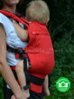 Nosič Liliputi Rouge červený je možné po bokoch stiahnuť šnúrkou a tak zmenšiť jeho výšku o cca 5cm. Malé bábätká nesúce sa v nosiči ta budú mať priestor, aby videli von a nebudú v nosiči "stratené". 