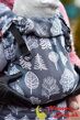 Rischino Flexible Sivý les detský ergonomický rastúci nosič