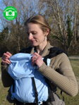 Ergonomický nosič Kibi Modré s bodkami - veľmi obľúbený nosič určený pre bábätká od 4-6 mesiacov až do 20 kg. Nosič sa postupne prispôsobuje tomu, ako bábätko rastie, má v sebe integrované prvky, vďaka ktorým rastie spolu s dieťaťom.