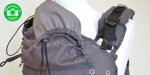 Detail nosiča Liliputi Graphit šedý - použitie kapucne na ochranu a fixáciu hlavičky.