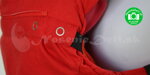 Detail zapínania novorodeneckej vložky Liliputi nosiča pre deti Rouge červený. 