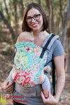 Tula Standard Bliss Bouquett detský ergonomický nosič na nosenie detí od 5 mesiacov do 2-3 rokov.