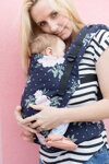 Nosič Tula Free-to-Grow Blossom je vhodný aj pre novorodencov